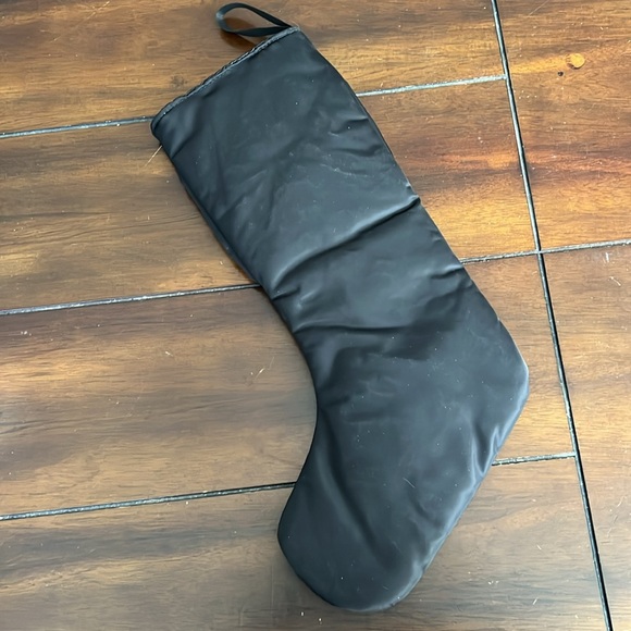 MAC Cosmetics Christmas Holiday Stocking Black Satin NWOT - Picture 3 of 5